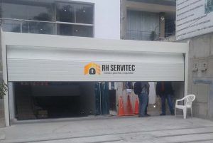 Puerta seccional a control remoto RH SERVITEC